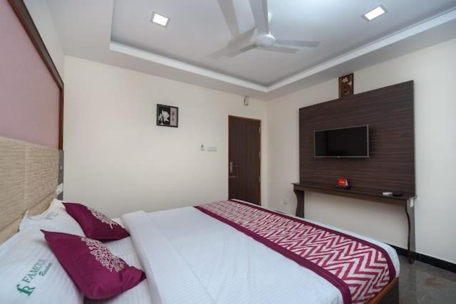 Hotel Famous Residency Tiruchirappalli Exterior foto