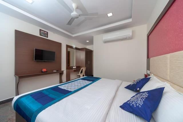 Hotel Famous Residency Tiruchirappalli Exterior foto