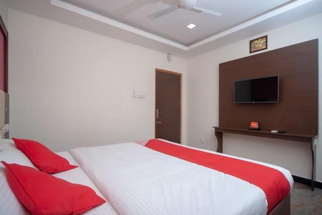 Hotel Famous Residency Tiruchirappalli Exterior foto
